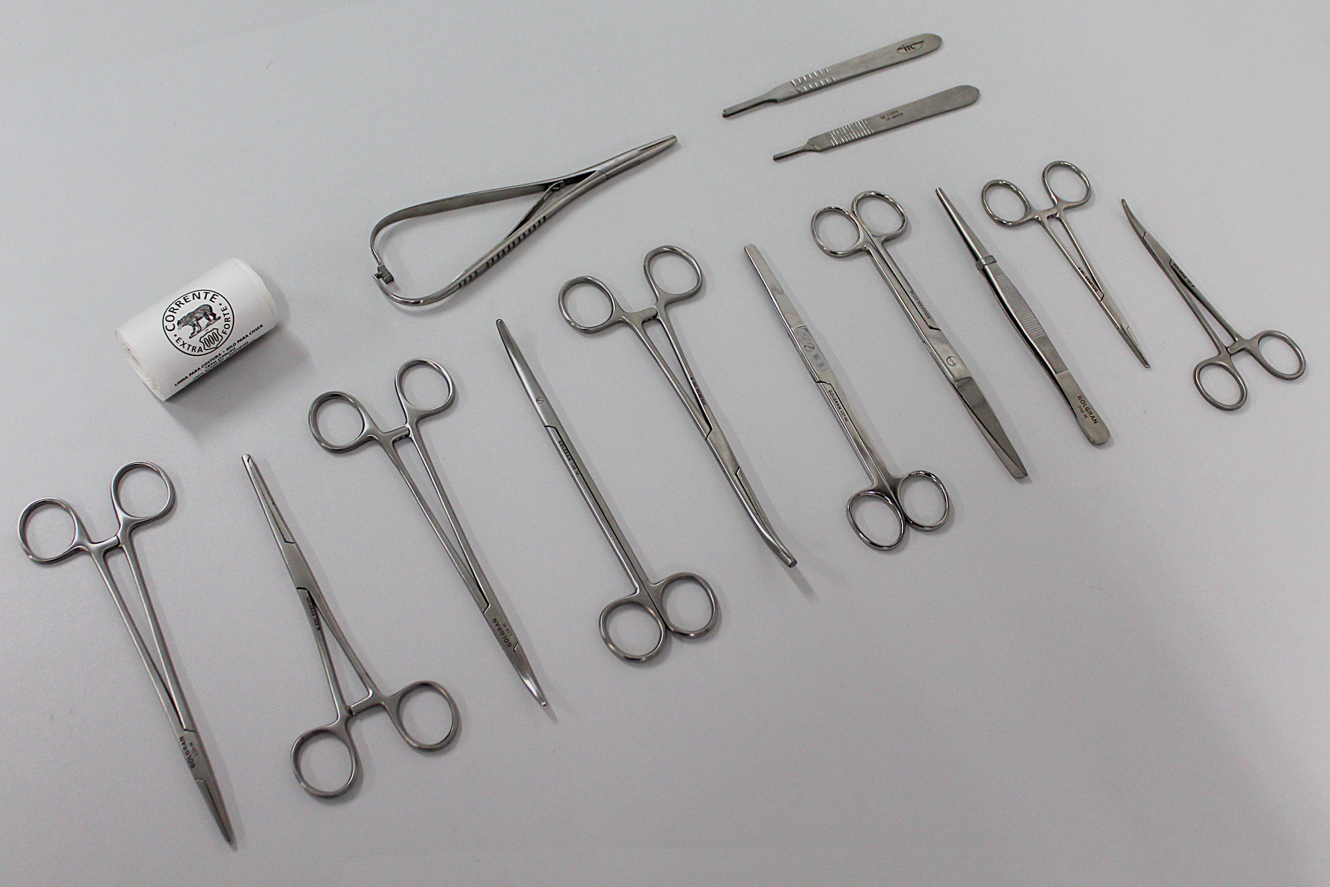 Kit cirúrgico com 16 peças